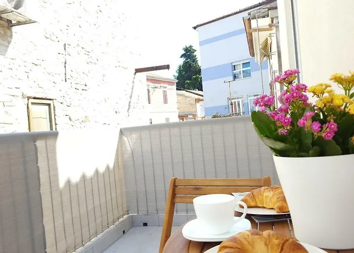 Imperia *** * פולה